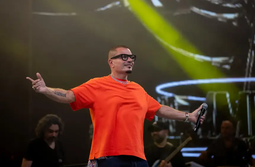 Global Village welcomes legendary superstar ‘El Hadaba’ Amr Diab in a thrilling concert night with outstanding attendance