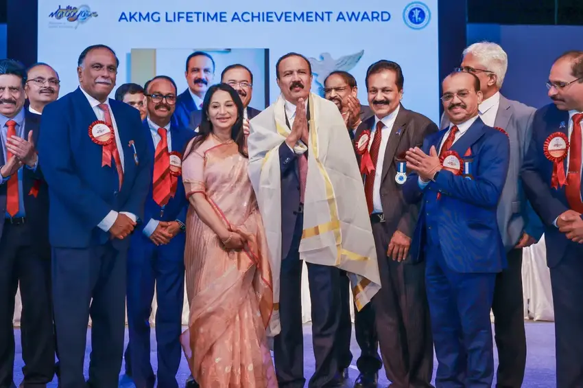 Dr. Azad Moopen Honored with Lifetime Achievement Award at AKMG’s MARAAYA 2025 Convention in Ras Al Khaimah