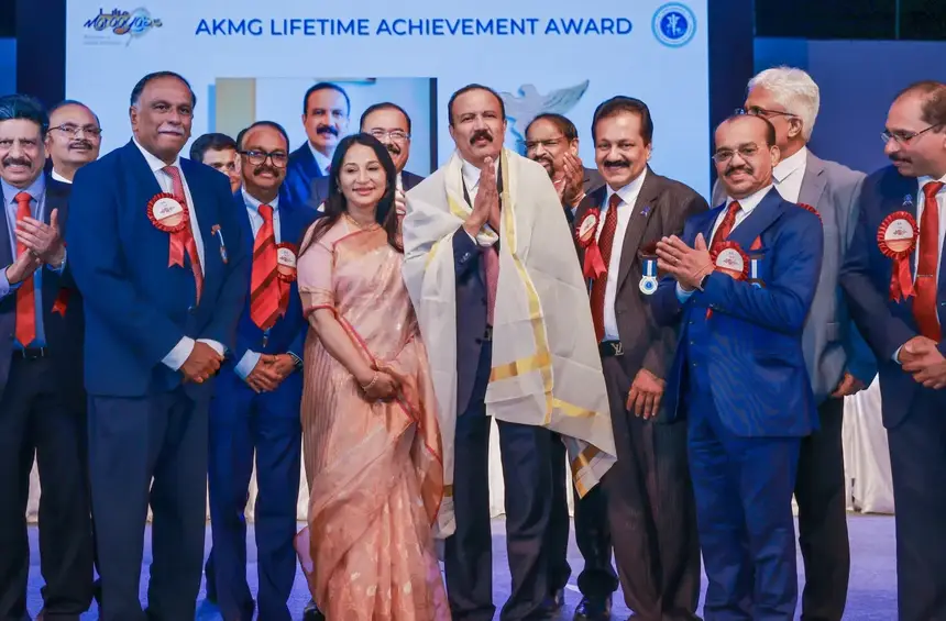 Dr. Azad Moopen Honored with Lifetime Achievement Award at AKMG’s MARAAYA 2025 Convention in Ras Al Khaimah