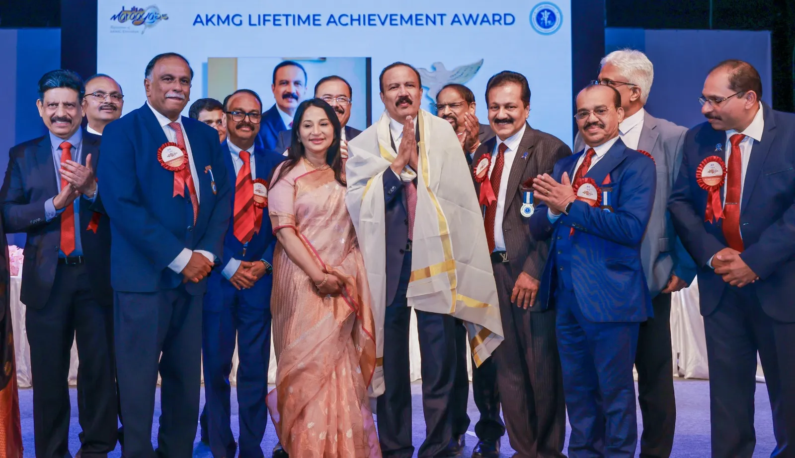 Dr. Azad Moopen Honored with Lifetime Achievement Award at AKMG’s MARAAYA 2025 Convention in Ras Al Khaimah
